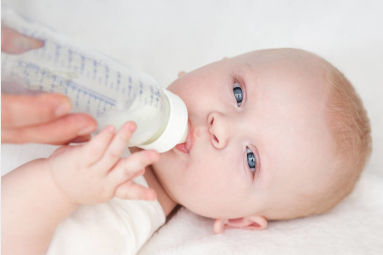 寶寶吃飯喂水好嗎 什么情況下最好不要給寶寶喂水