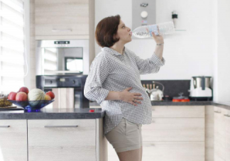 孕婦羊水偏少怎么補最快 羊水偏少補充方法