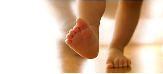 孩子為什么總覺得腳丫熱 怎么看孩子腳丫是不是著涼