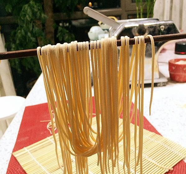 寶寶可以吃大人的面條嗎 寶寶面條輔食挑選指南 寶寶可以吃大人的面條嗎 寶寶面條輔食挑選指南