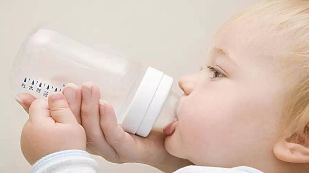 嬰兒奶粉中的卡拉膠會致癌嗎 如何給寶寶挑選合適健康的奶粉