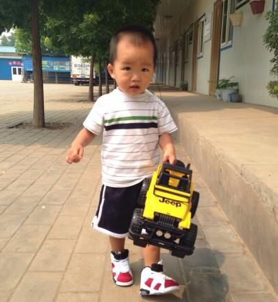 老人帶娃和媽媽帶娃的區別 最靚寶寶vs村花寶寶