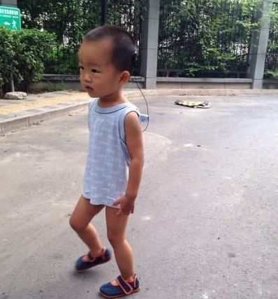 老人帶娃和媽媽帶娃的區別 最靚寶寶vs村花寶寶