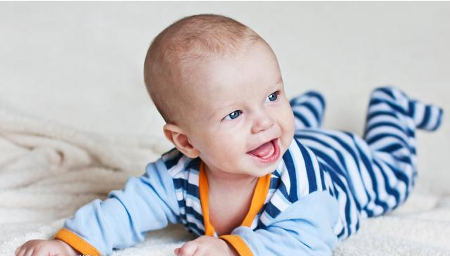 寶寶什么時(shí)候能夠?qū)W會(huì)翻身 六個(gè)多月寶寶不會(huì)翻身怎么辦 寶寶什么時(shí)候能夠?qū)W會(huì)翻身 六個(gè)多月寶寶不會(huì)翻身怎么辦