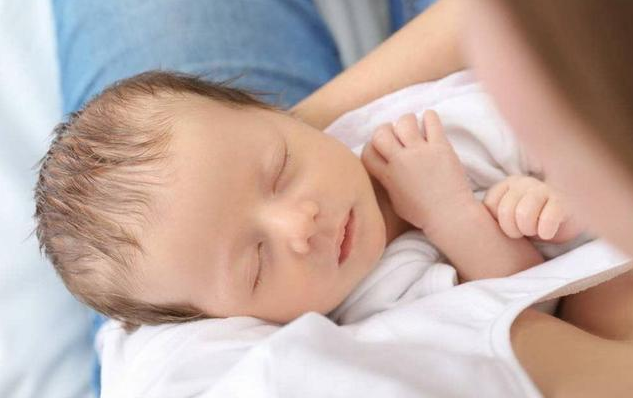 寶寶扁頭什么時候矯正好 寶寶扁頭的矯正方法