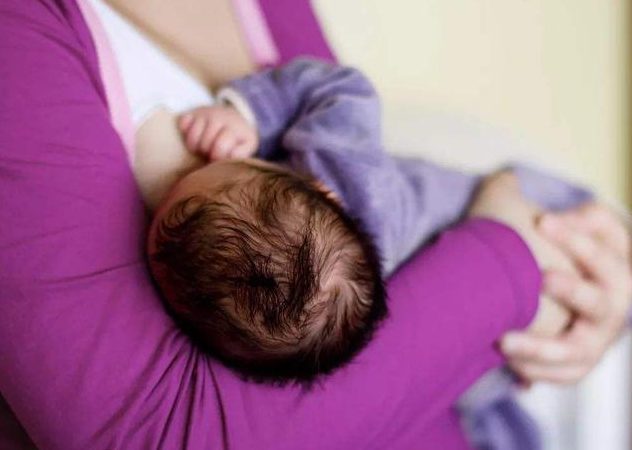 寶寶按需喂養還是按時喂奶好 怎么從按需喂奶到按時喂奶過渡 寶寶按需喂養還是按時喂奶好 怎么從按需喂奶到按時喂奶過渡