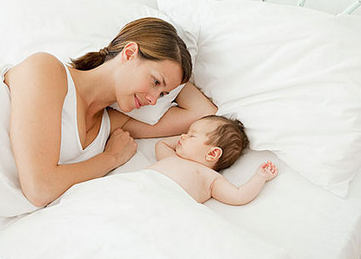 夜里起來(lái)需要給寶寶換尿布把尿嗎 夜里要不要給寶寶換尿布