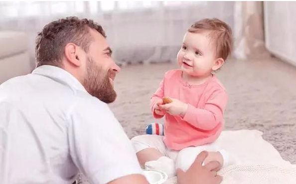 寶寶晚說(shuō)話的原因 引導(dǎo)寶寶說(shuō)話的方法