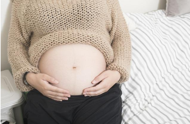 女人懷孕后要不要辭職 女人懷孕后辭職可以報銷生育保險嗎 女人懷孕后要不要辭職 女人懷孕后辭職可以報銷生育保險嗎