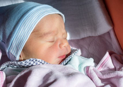 冬季帶寶寶曬太陽有什么好處 冬季帶寶寶曬太陽要注意什么