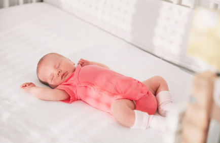 新生兒睡覺發出聲音怎么回事 新生兒睡覺老是有聲音 新生兒睡覺發出聲音怎么回事 新生兒睡覺老是有聲音