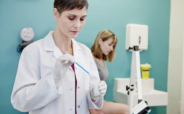 女性白帶是褐色怎么回事 女性白帶異常調理方法 女性白帶是褐色怎么回事 女性白帶異常調理方法