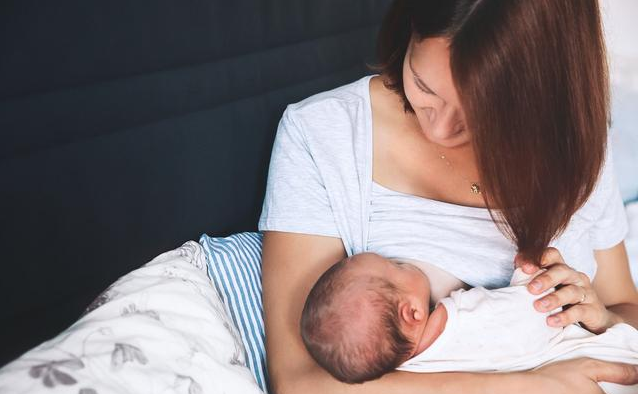 哺乳期堵奶了怎么辦 哺乳期堵奶的疏通辦法