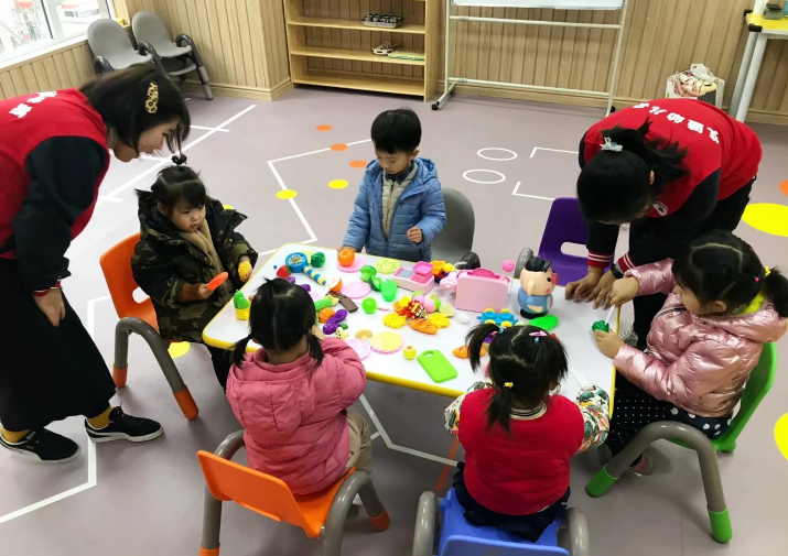 如何記錄孩子第一次入園 孩子入園第一天發(fā)什么說說朋友圈