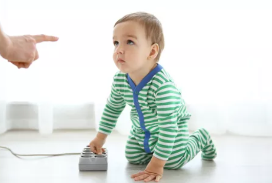 孩子搶玩具怎么處理 孩子搶玩具家長怎么做