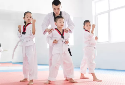 孩子多大可以學跆拳道 練多久能拿到黑帶 孩子多大可以學跆拳道 練多久能拿到黑帶