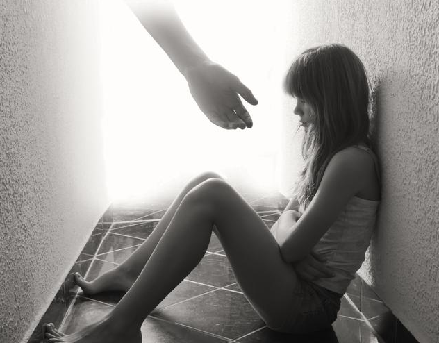 小時候缺愛的人長大后會有什么表現 小時候缺愛的人長大很難幸福嗎