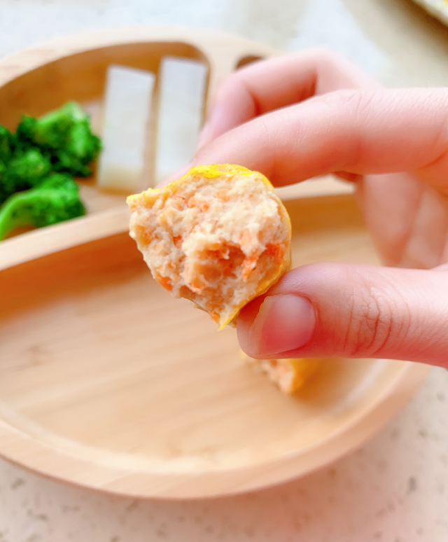 微信曬孩子吃輔食的說說 孩子吃輔食媽媽發什么好