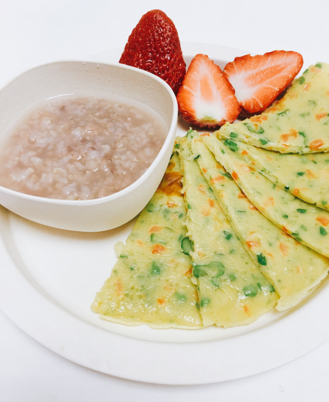 為什么孩子六個月后才能吃輔食 孩子什么行為表示可以加輔食