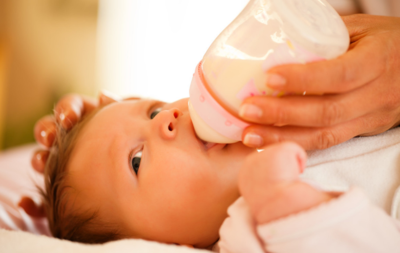 寶寶為什么會嗆奶 寶寶嗆奶后的正確處理方法 寶寶為什么會嗆奶 寶寶嗆奶后的正確處理方法