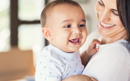 新生兒多大可以豎抱 新生兒可以豎抱嗎