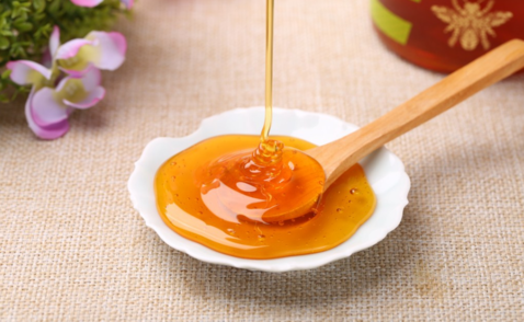 一歲寶寶喝蜂蜜水中毒是怎么回事 多大的孩子能吃蜂蜜