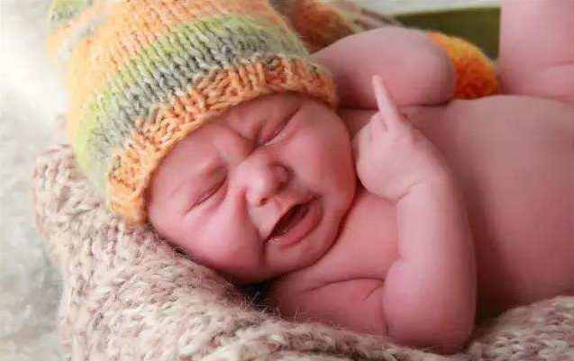 小孩發(fā)燒抽搐是怎么回事 小孩熱性驚厥怎么急救處理 小孩發(fā)燒抽搐是怎么回事 小孩熱性驚厥怎么急救處理