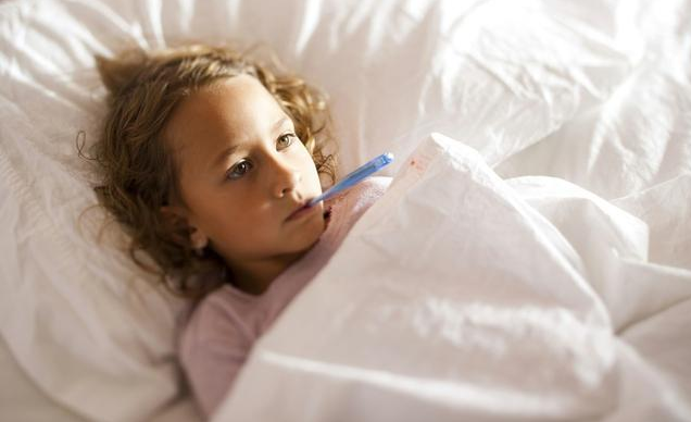 小孩發(fā)燒抽搐是怎么回事 小孩熱性驚厥怎么急救處理 小孩發(fā)燒抽搐是怎么回事 小孩熱性驚厥怎么急救處理