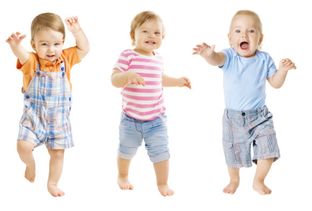 不要牽著寶寶的手學(xué)走路累人還傷寶寶 教寶寶走路的正確方式