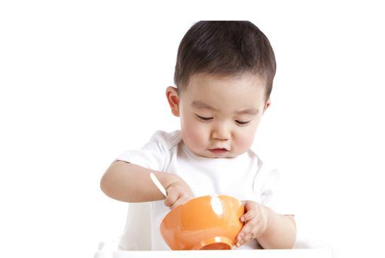 寶寶什么反應是吃飽了 寶寶吃飽了的4種反應