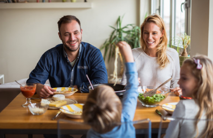給孩子喂飯要注意這些雷區(qū) 給孩子喂飯不要大口喂