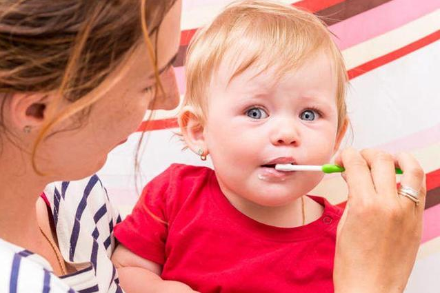 孩子長牙會導致發燒嗎 孩子長牙期的不適應癥有哪些