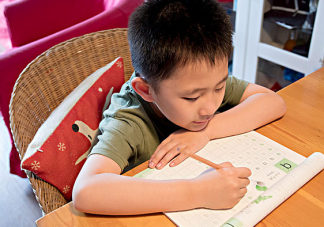 教孩子寫作業(yè)心態(tài)崩了怎么辦 怎么教孩子寫作業(yè)