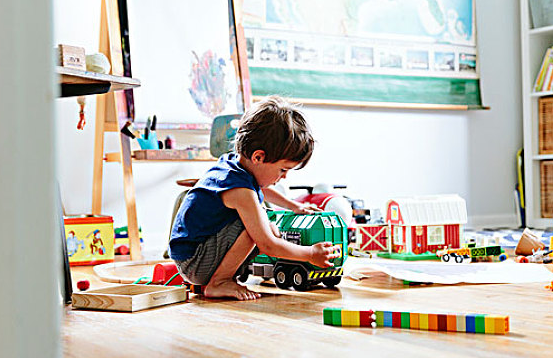 孩子想要買玩具該不該買 一出門就要買玩具怎么辦 孩子想要買玩具該不該買 一出門就要買玩具怎么辦