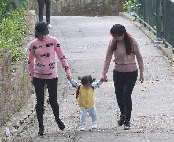 方媛挺巨肚散步是什么情況 方媛又懷孕了嗎