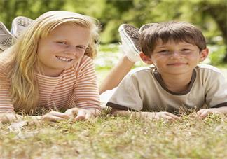 給孩子選什么鞋子最適合他 孩子學步鞋怎么選比較好