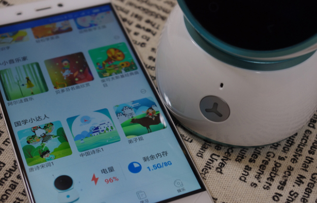 好兒優(yōu)小白M8智能機(jī)器人怎么樣 好兒優(yōu)小白M8機(jī)器人測(cè)評(píng)