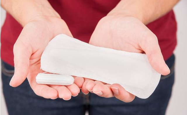 女孩第一次來(lái)月經(jīng)媽媽要教孩子什么 女孩第一次來(lái)月經(jīng)的四種表現(xiàn) 女孩第一次來(lái)月經(jīng)媽媽要教孩子什么 女孩第一次來(lái)月經(jīng)的四種表現(xiàn)