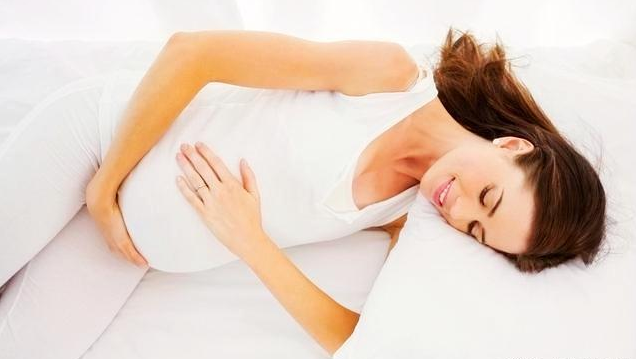 孕期長期堅持左側睡好嗎 孕期正確的睡姿