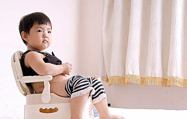 寶寶經常尿褲子怎么辦 寶寶尿褲子父母應該怎么做