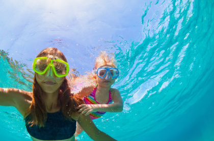 成人泳池最好不要給帶寶寶 帶寶寶游泳有什么好處 