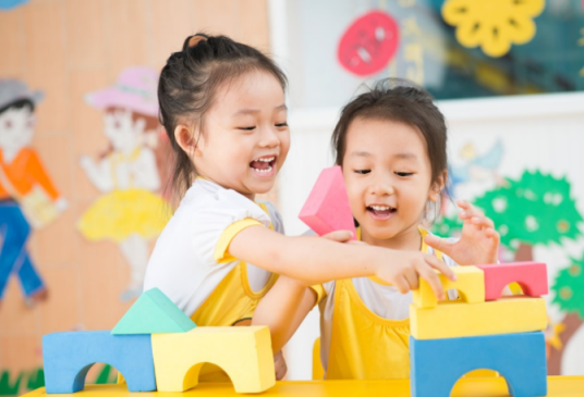 去幼兒園接孩子應(yīng)該怎么做 去幼兒園接孩子注意事項
