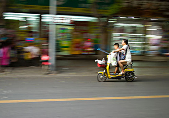 去幼兒園接孩子應(yīng)該怎么做 去幼兒園接孩子注意事項