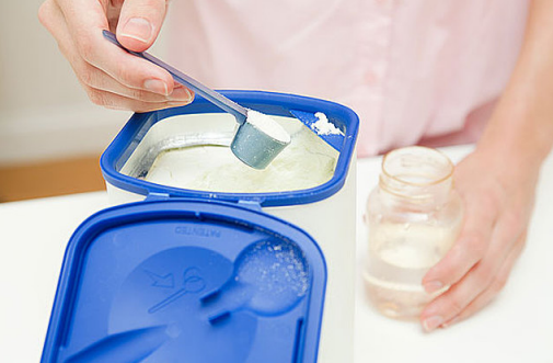 奶粉里可以加米粉嗎 奶粉里加米粉有什么影響 奶粉里可以加米粉嗎 奶粉里加米粉有什么影響