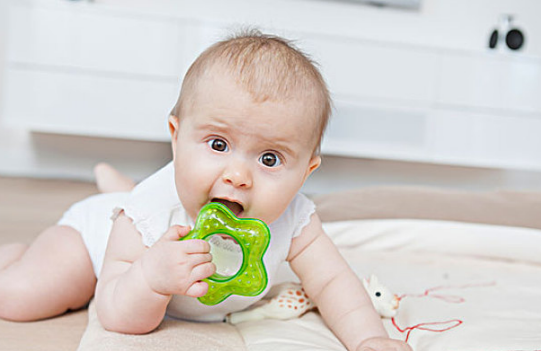 兩歲寶寶要學(xué)會的生活技能 2歲寶寶的早教內(nèi)容