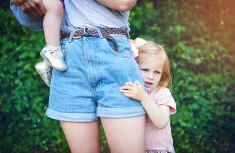 作為父母別逼寶寶打招呼了 寶寶認生就一定不是好事嗎