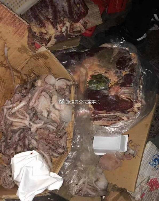 成都七中實驗學校小學食堂食品發霉圖片 成都七中實驗學校給學生吃發霉食品 成都七中實驗學校小學食堂食品發霉圖片 成都七中實驗學校給學生吃發霉食品