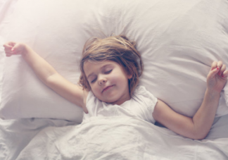 孩子哪些表現表示該分床睡了 孩子需要分床睡的情況