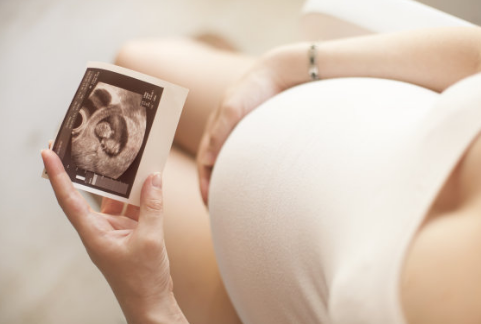 胎兒在子宮內缺氧會有什么后果 胎兒缺氧會有哪些表現