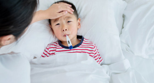 為什么寶寶晚上發(fā)燒會(huì)加重 寶寶發(fā)燒了如何退燒 為什么寶寶晚上發(fā)燒會(huì)加重 寶寶發(fā)燒了如何退燒